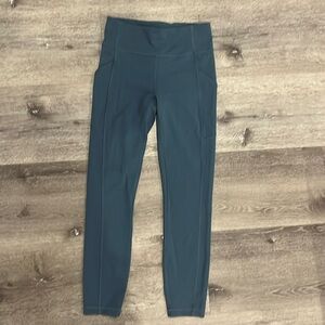 Lululemon Align with pockets, size 6, 7/8 length